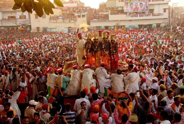 The crowd gathered at Nati Imli for Bharat Milap in Varanasi