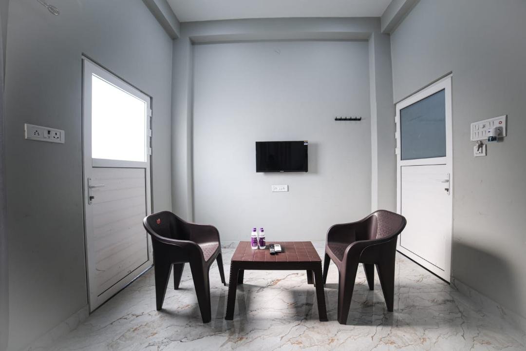 Interior of a partnered stay in the Jaitpura weaving quarter, Varanasi