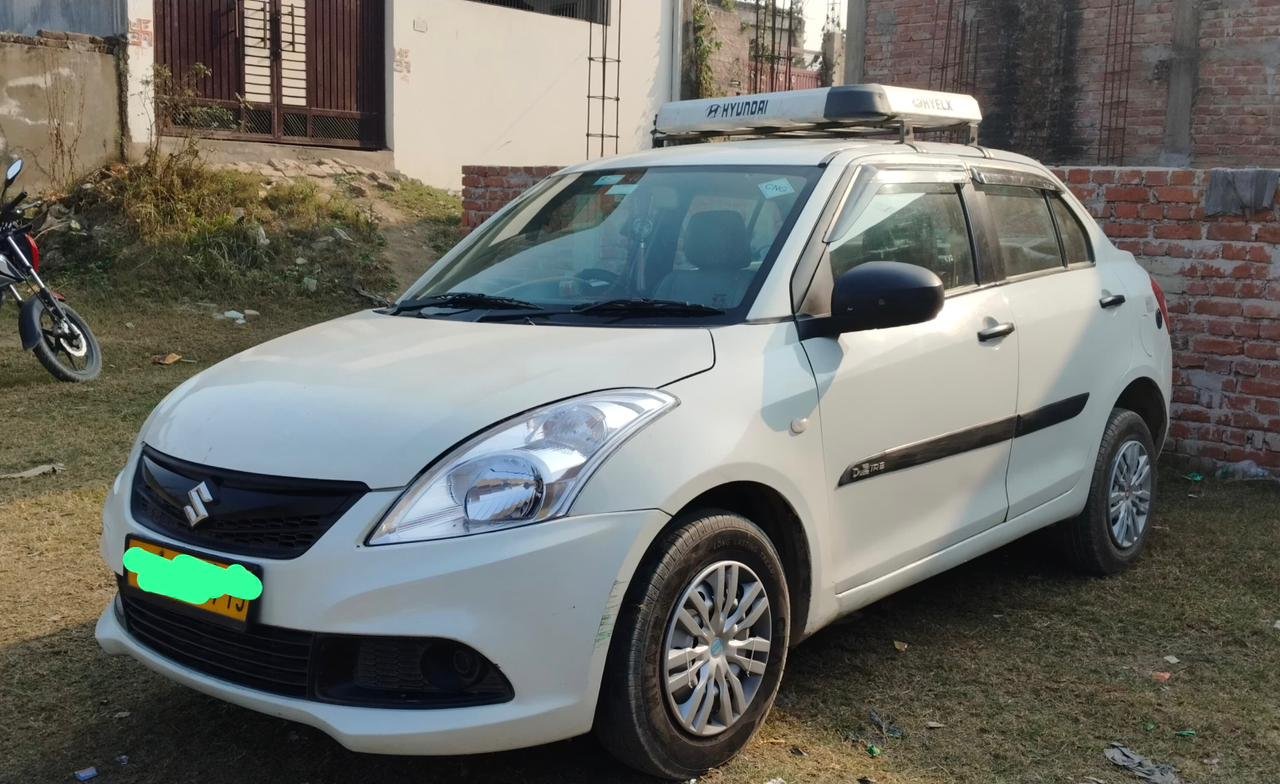 Kashi & Kin driver with luggage on a Varanasi airport transfer